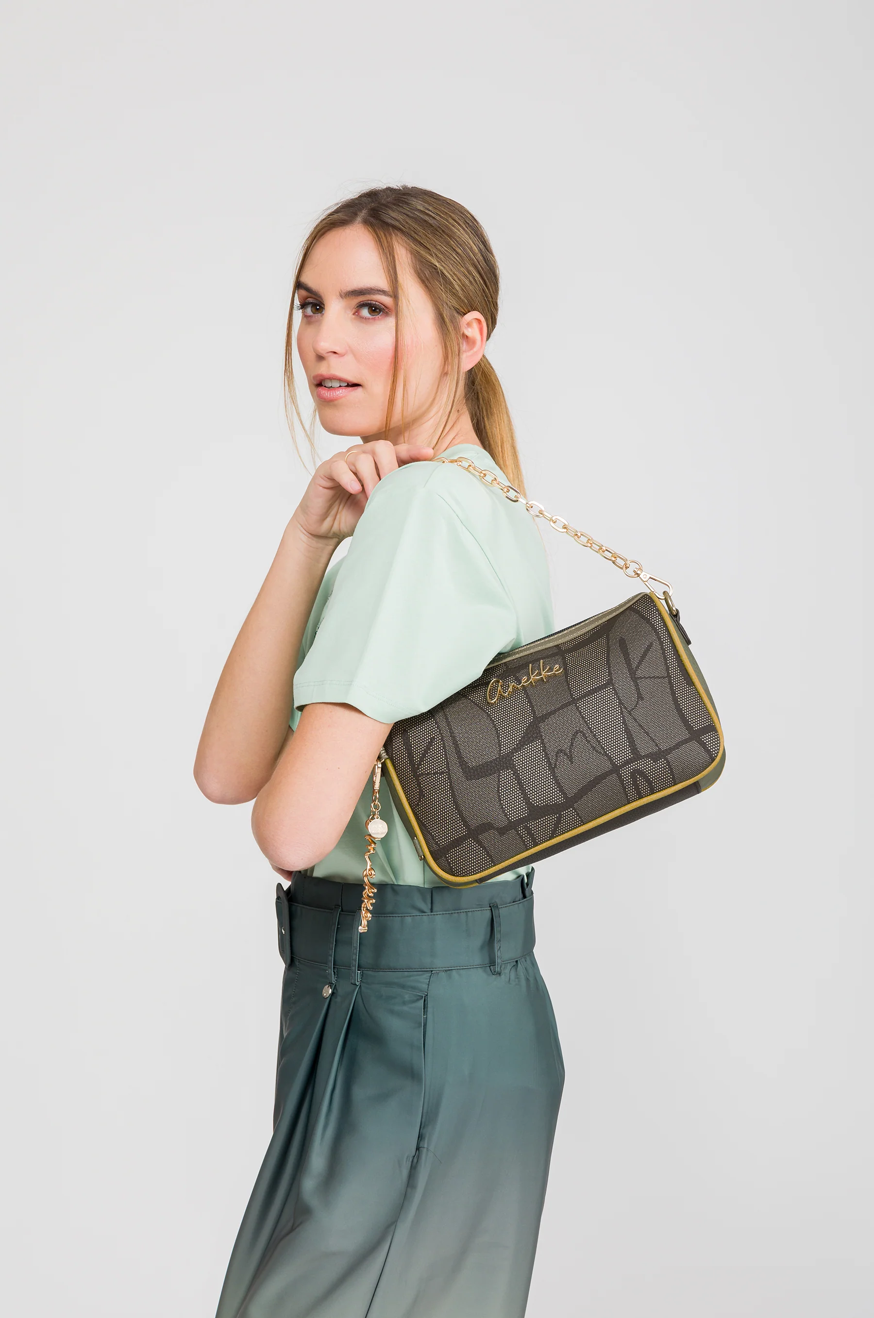 Bandolera marrón Essentials - Image 6