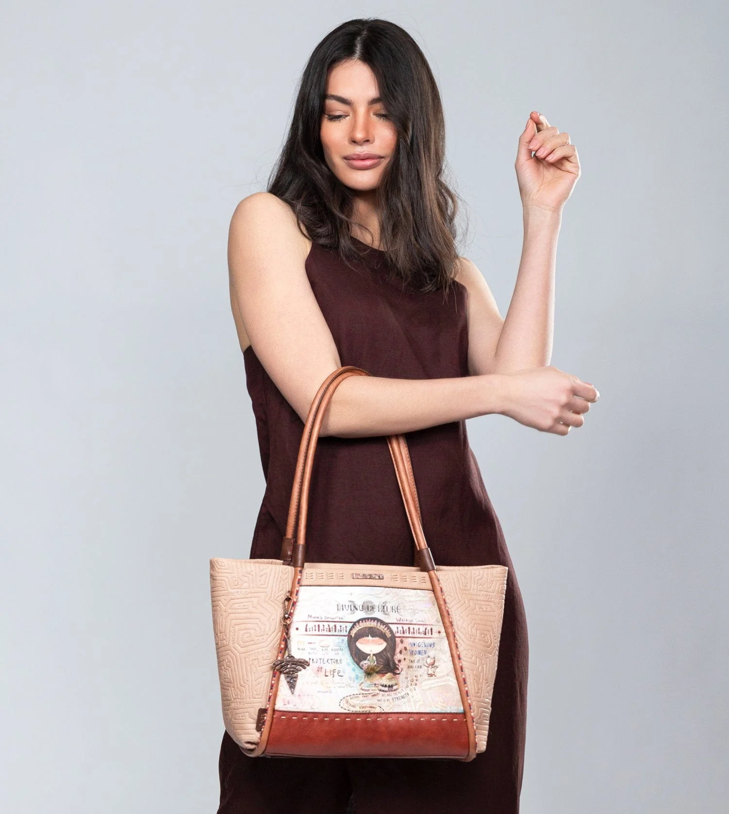 Bolso tote triángulo Menire - Image 3