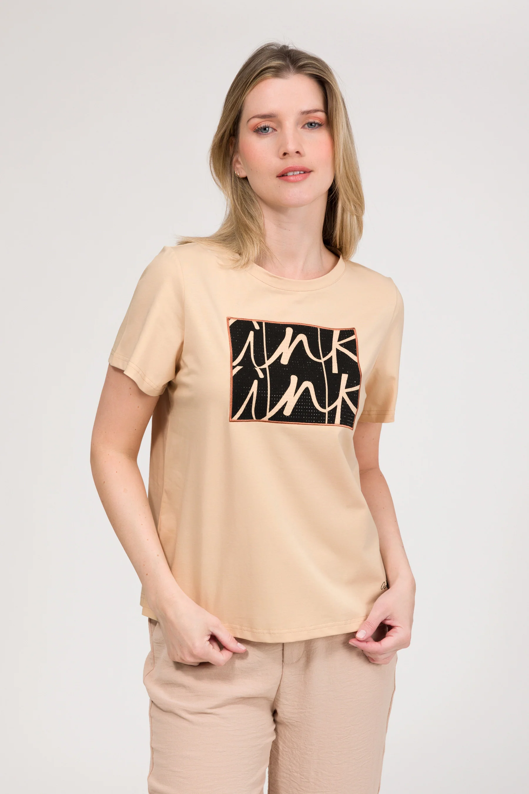 Camiseta beige de manga corta - Image 2