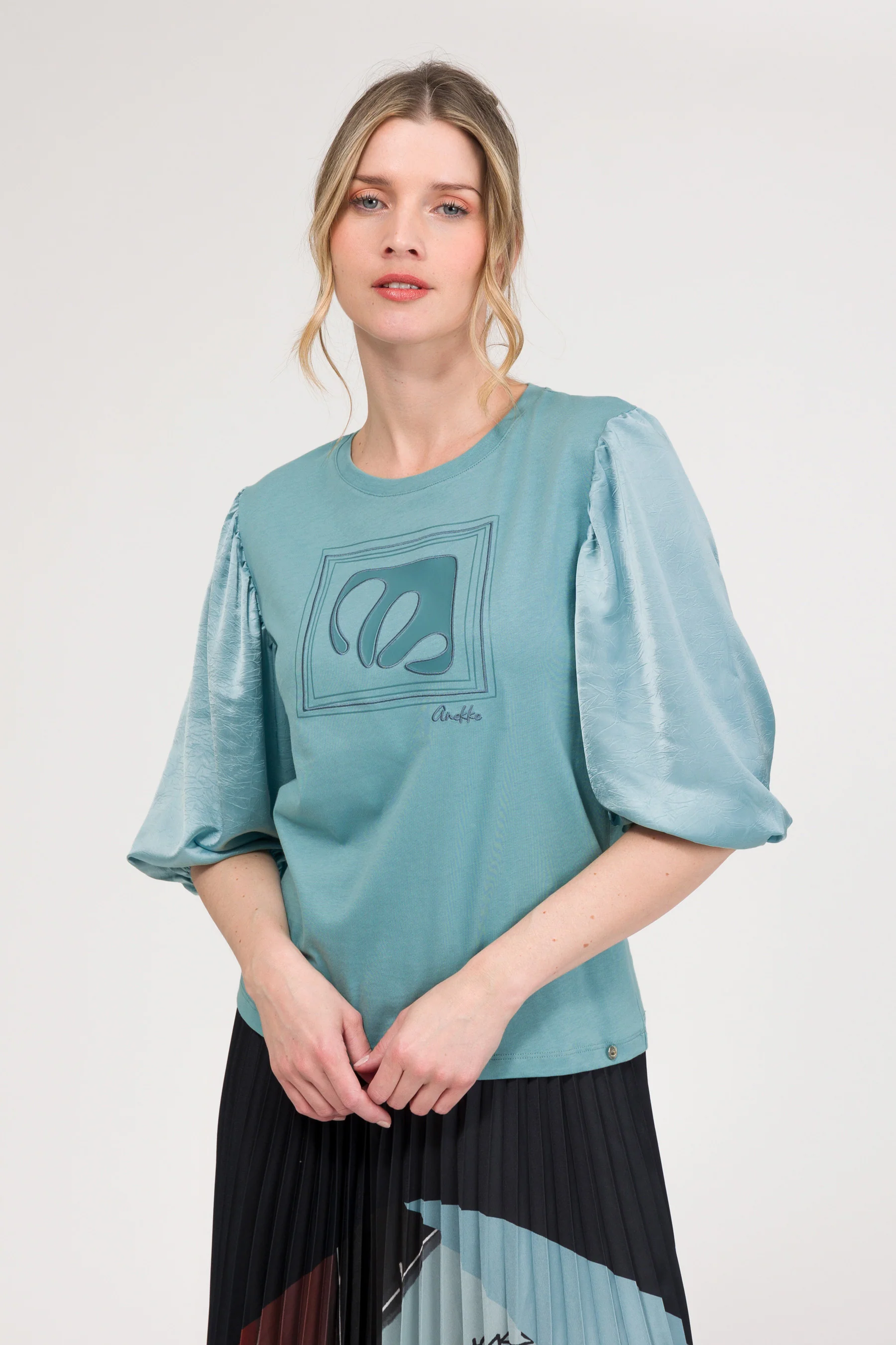 Camiseta con manga abullonada azul - Image 2