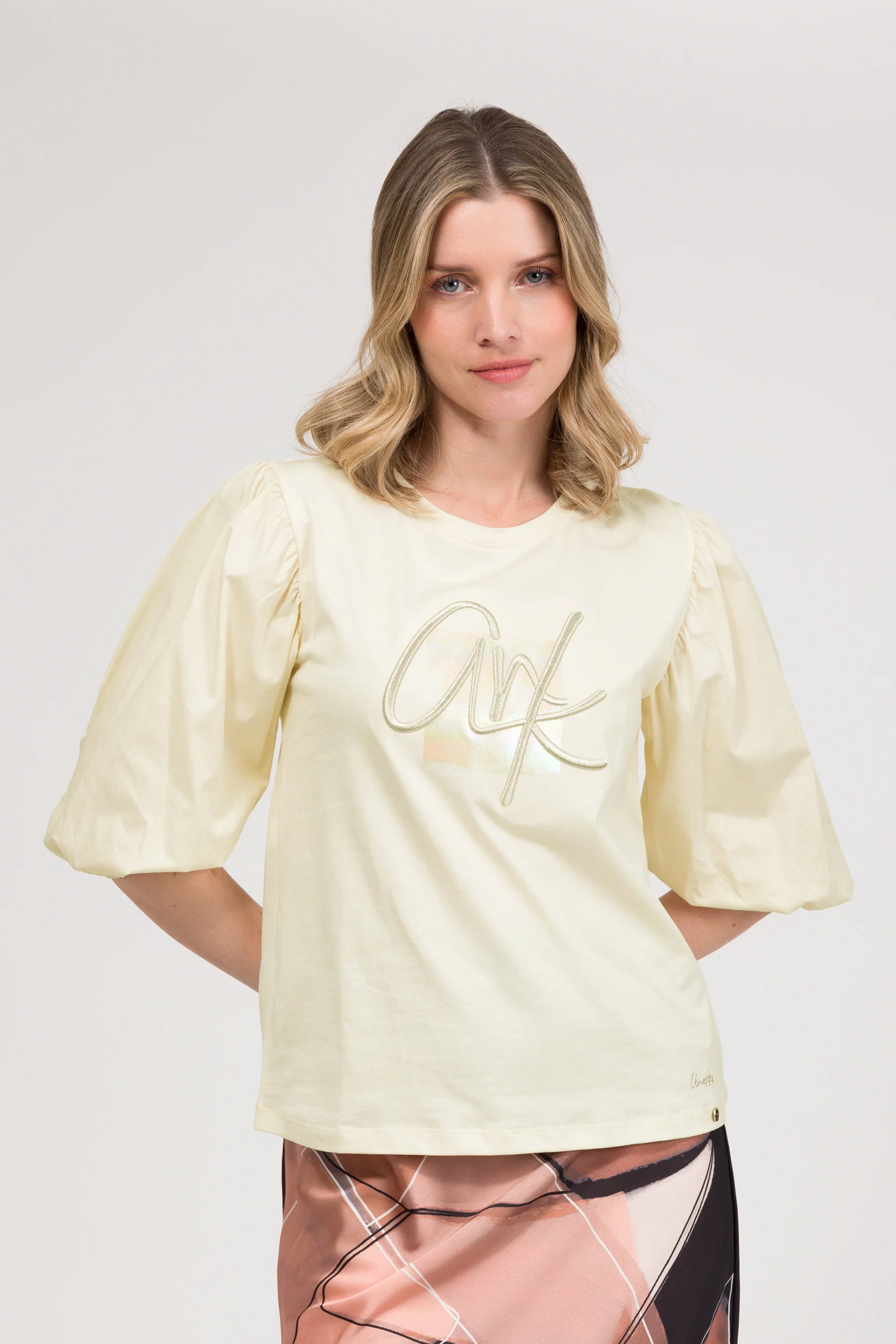 Camiseta con manga abullonada beige - Image 2