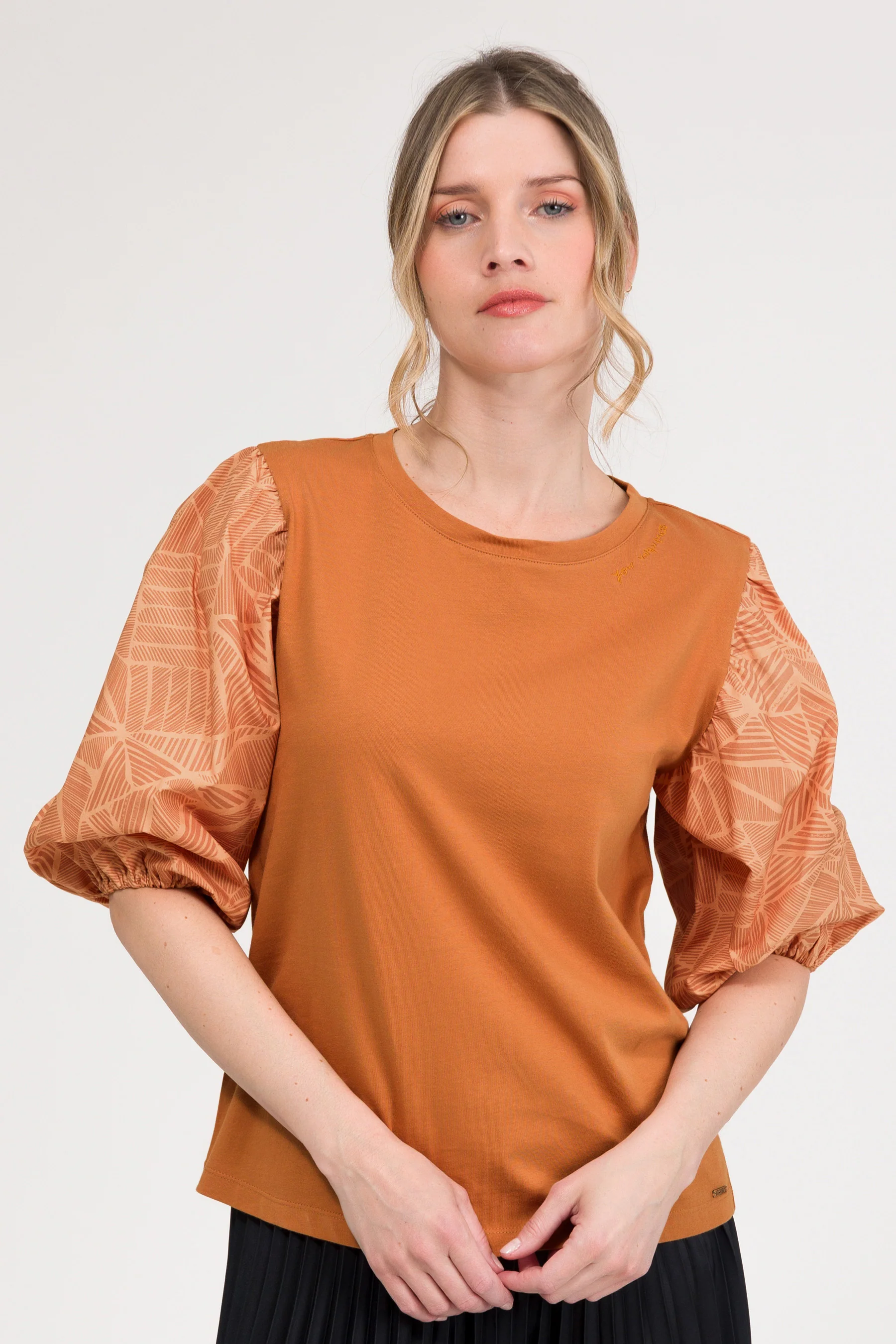 Camiseta con mangas abullonadas y print - Image 2