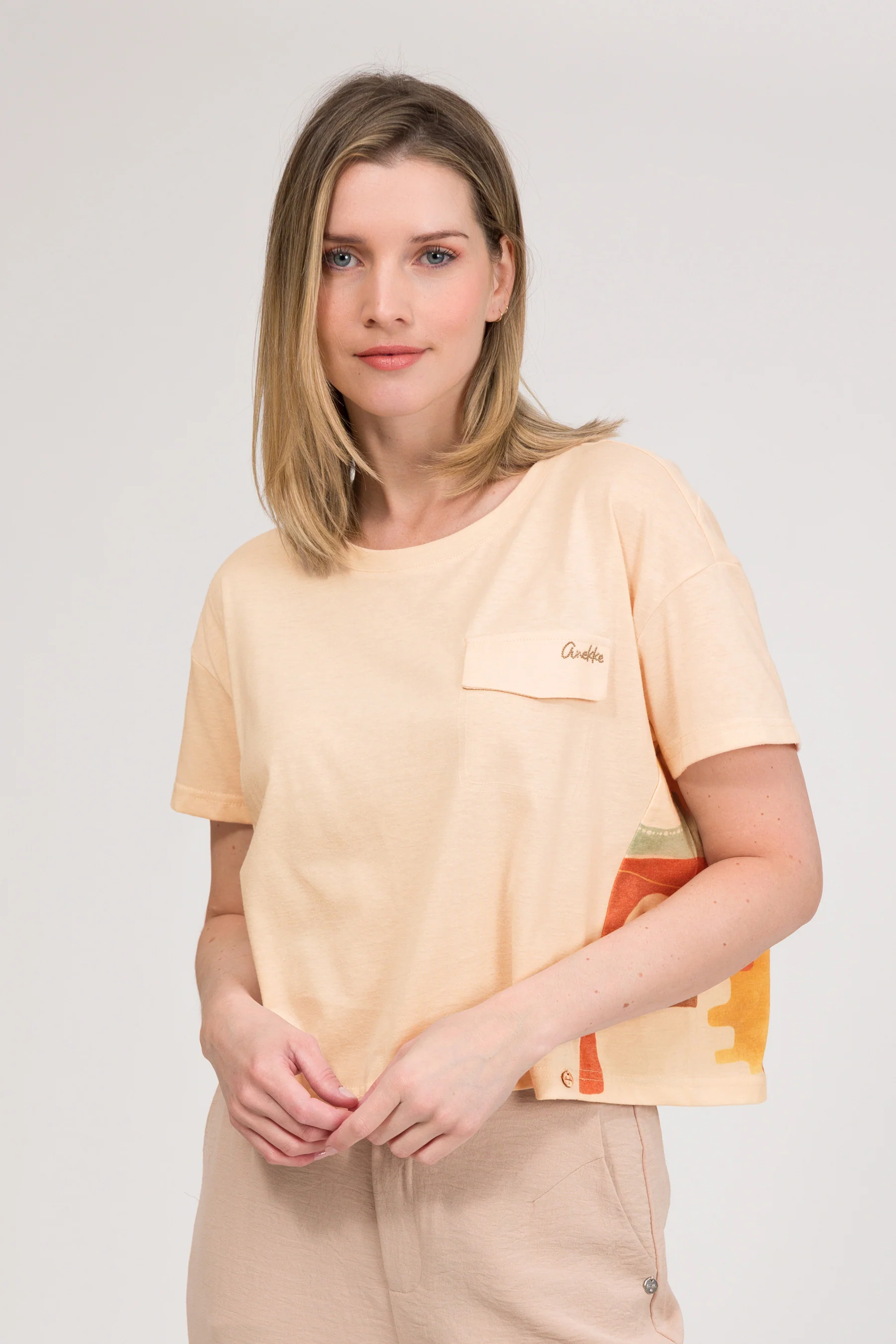 Camiseta de manga corta beige - Image 2