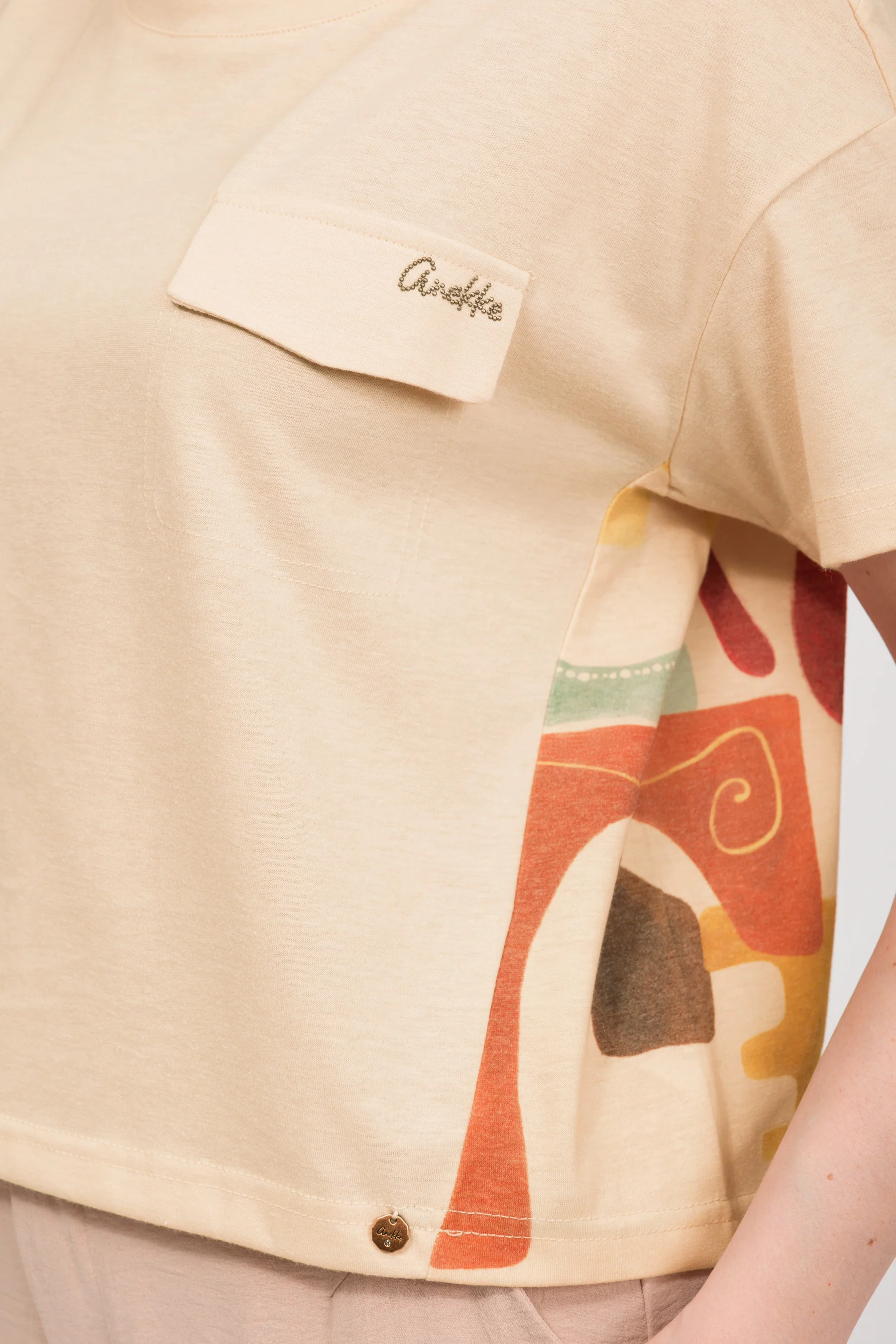 Camiseta de manga corta beige - Image 5