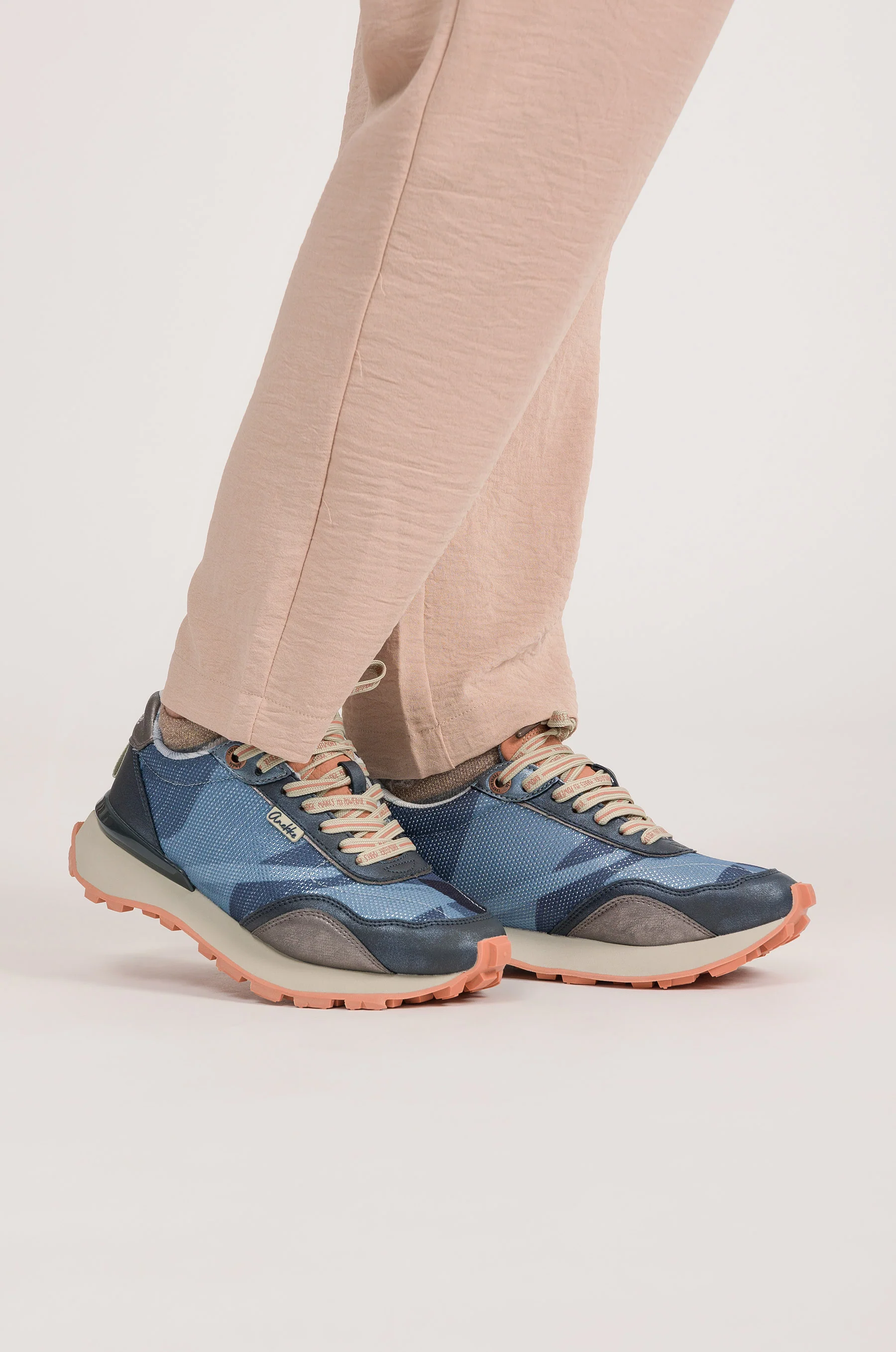 Deportivos azules - Image 2