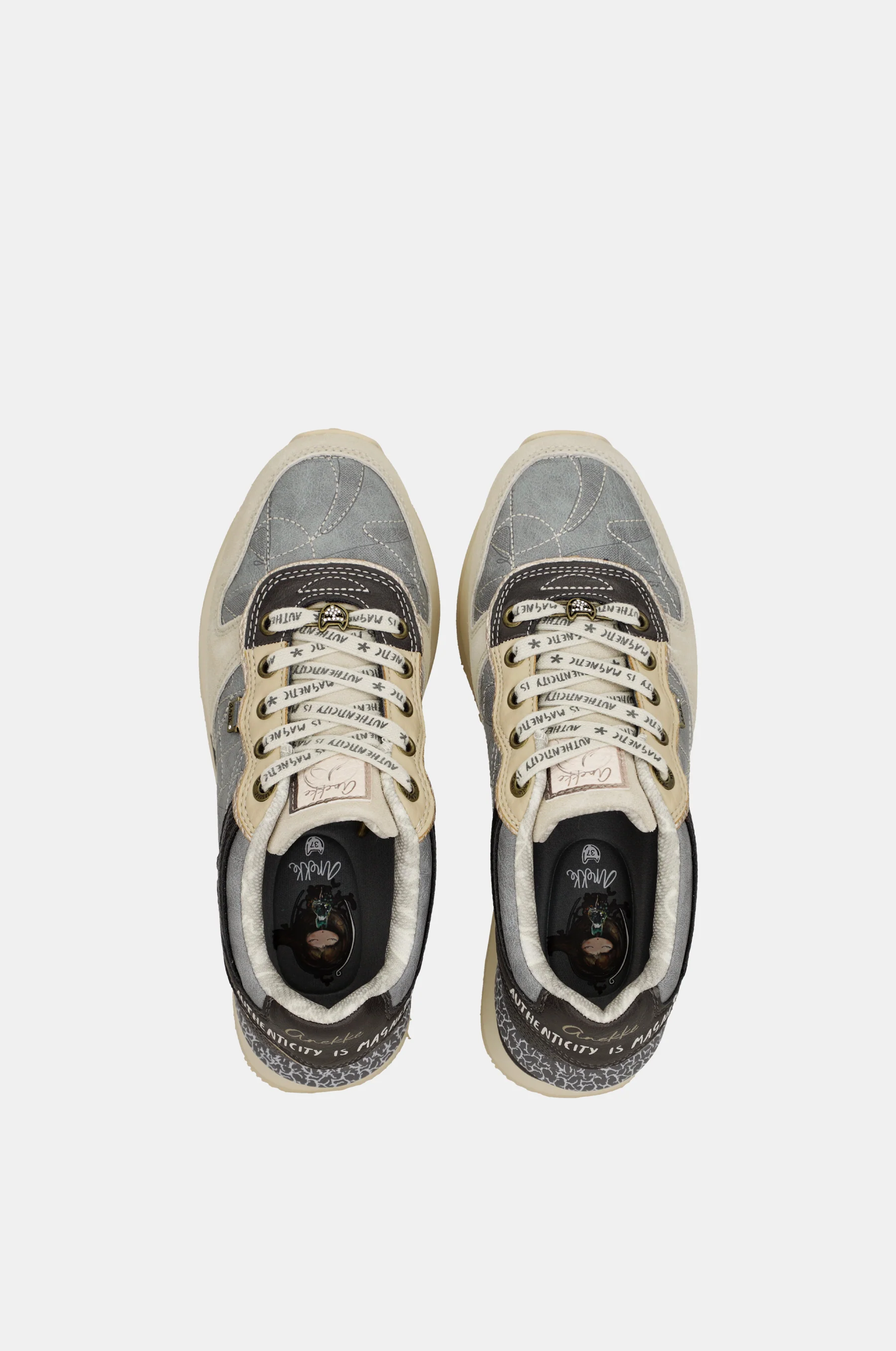 Deportivos azules y beige - Image 9