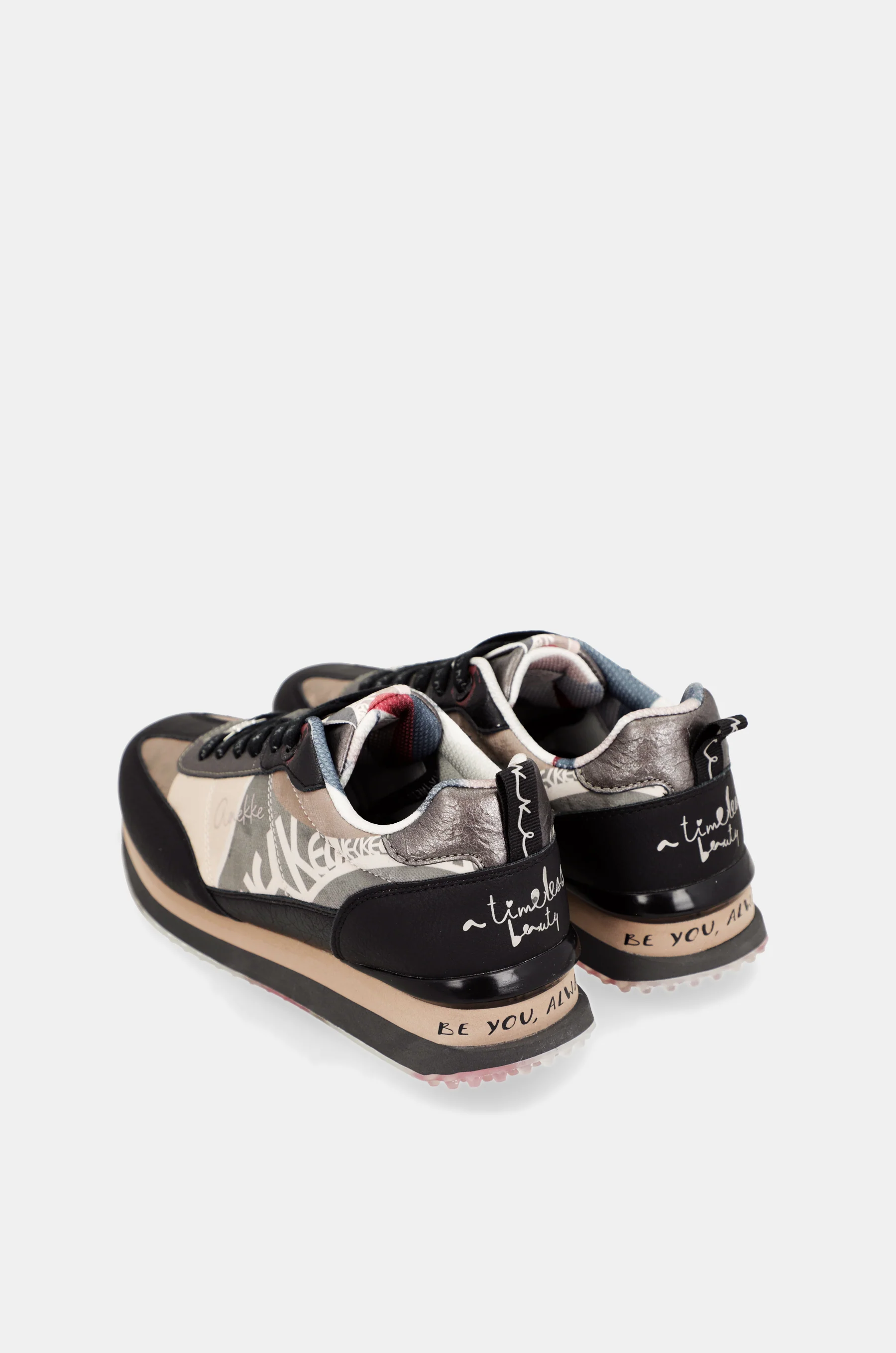 Deportivos negros y rosas - Image 7