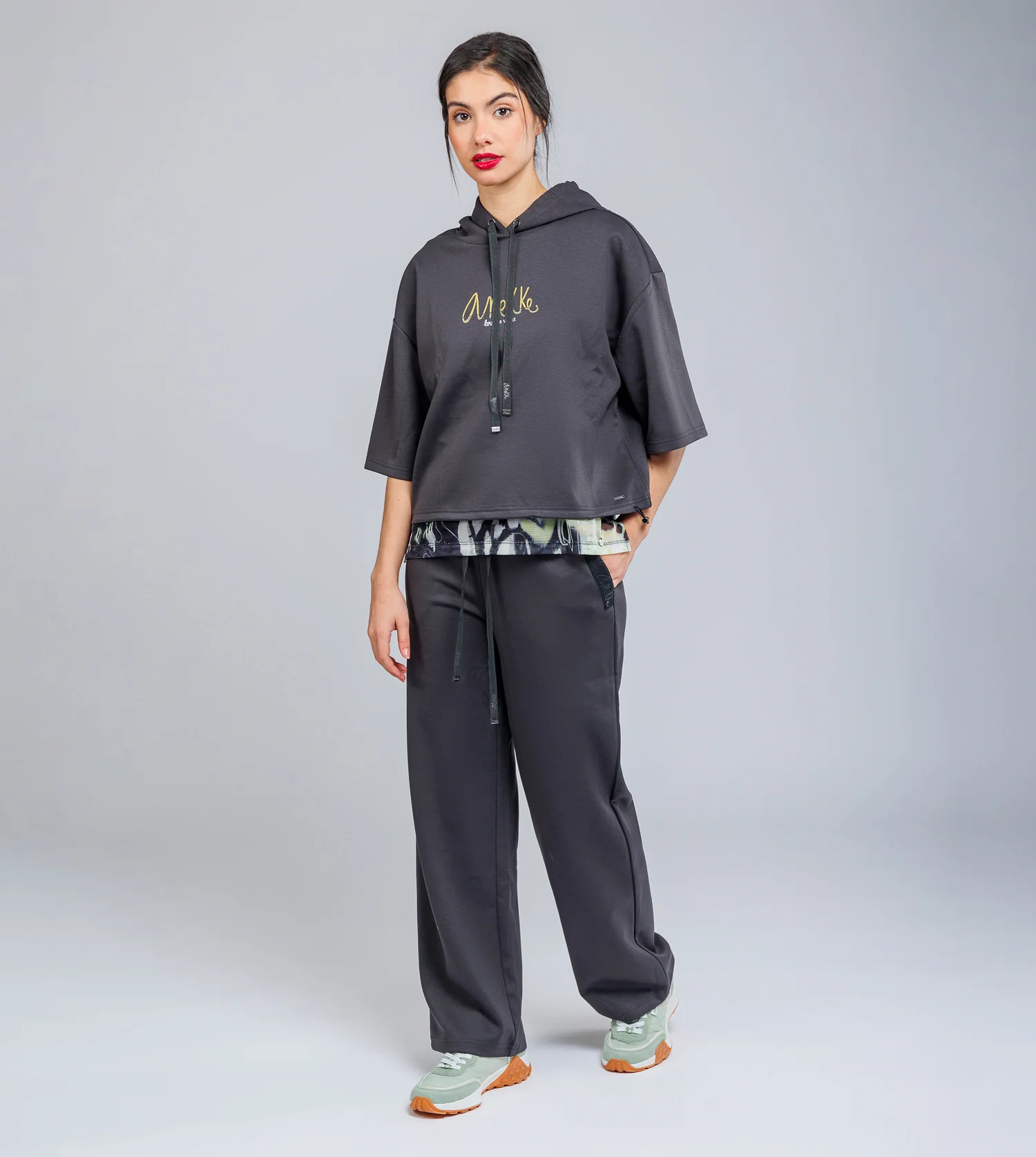 Pantalones fluidos grises - Image 4