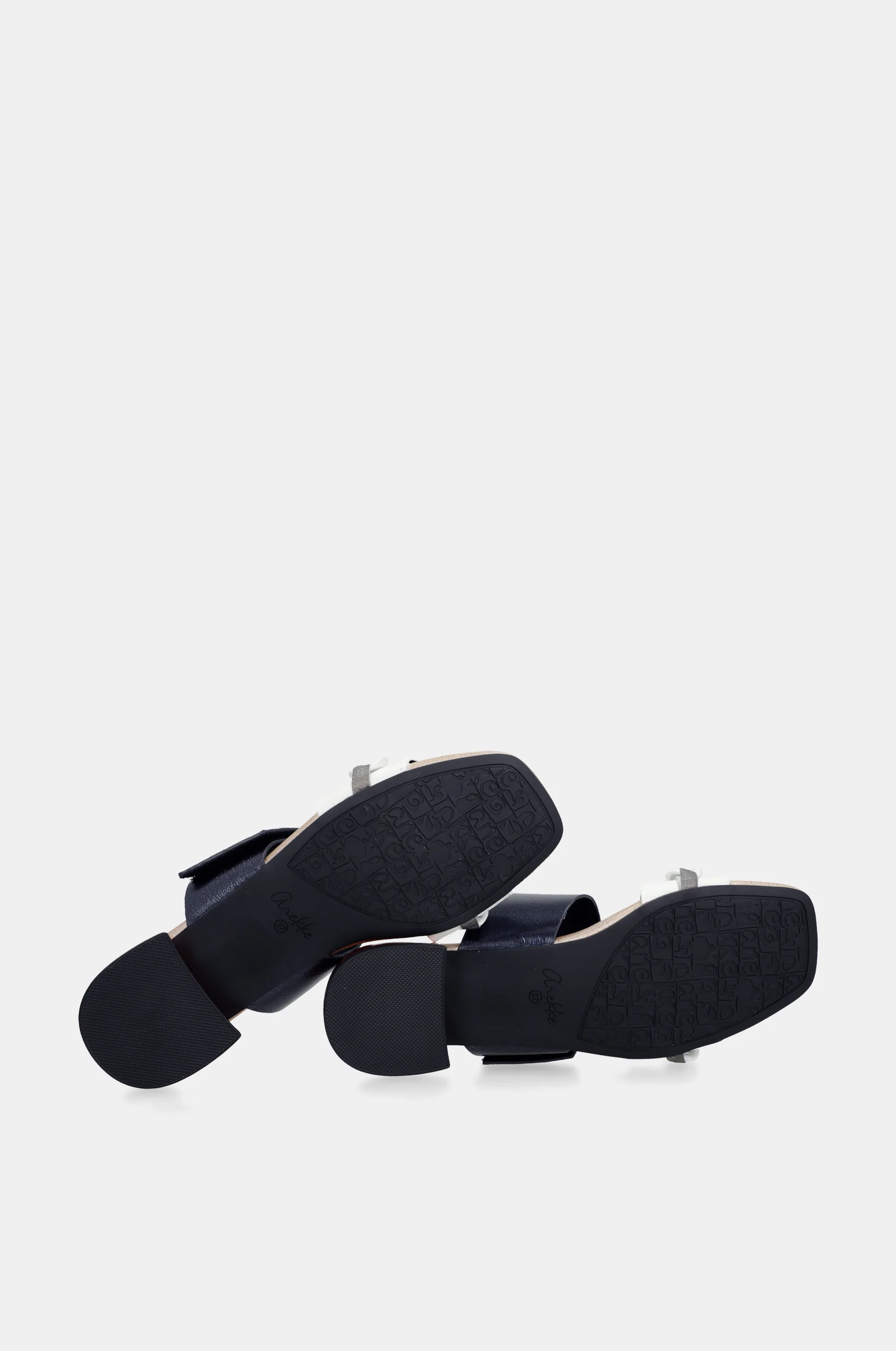Sandalias con tacón y eslabones Eikon - Image 7