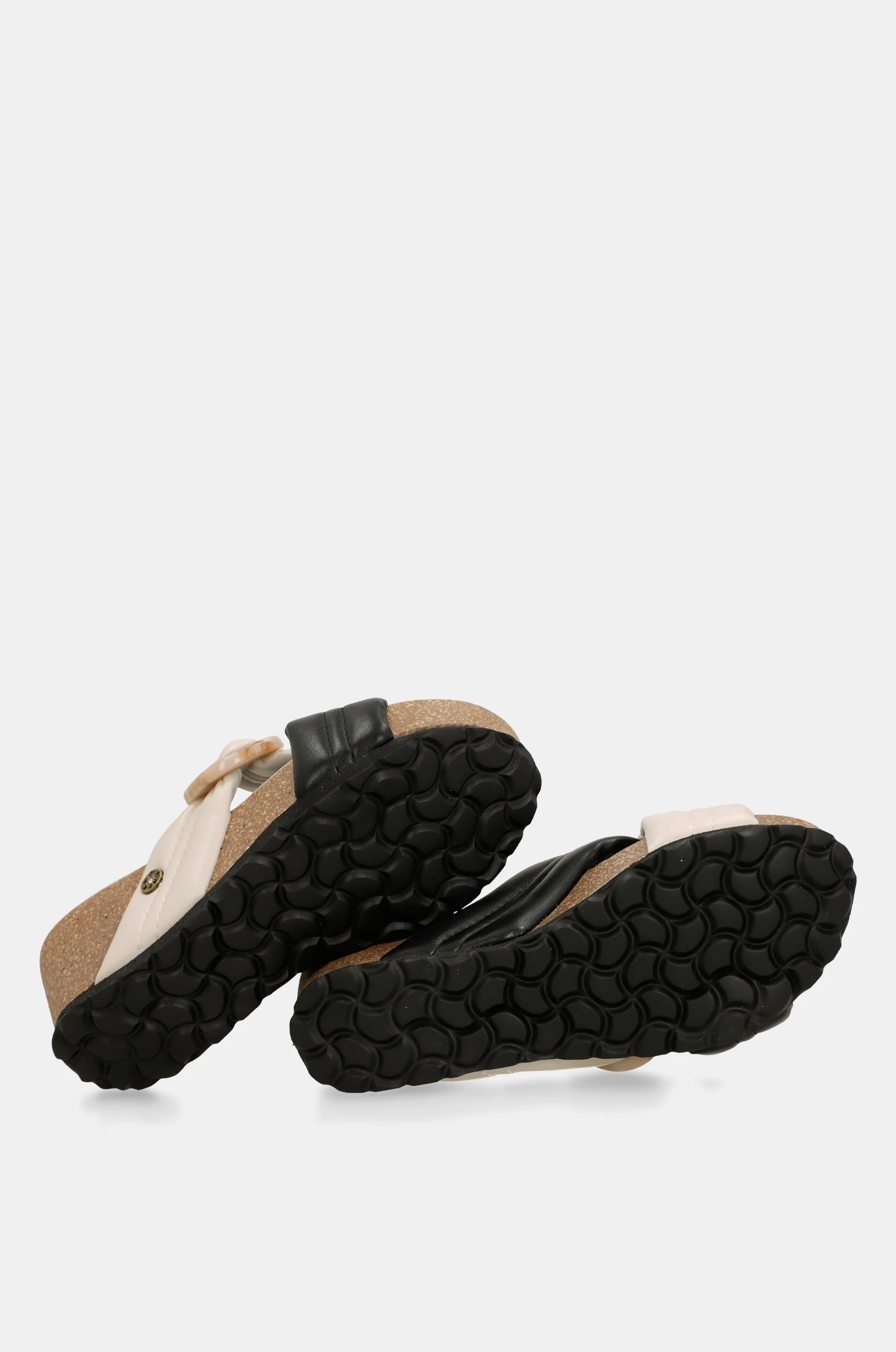 Sandalias cruzada blanca y negra - Image 3