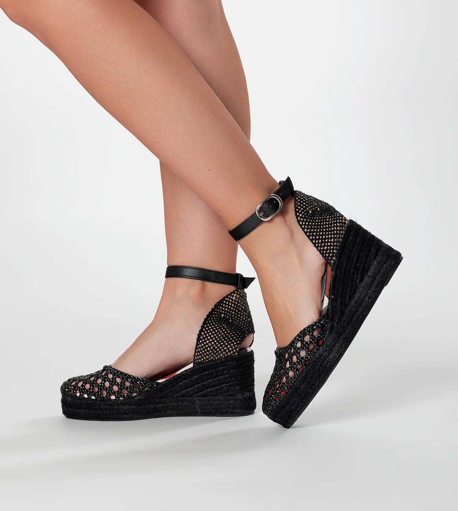 Sandalias de cuña negras Alma - Image 2