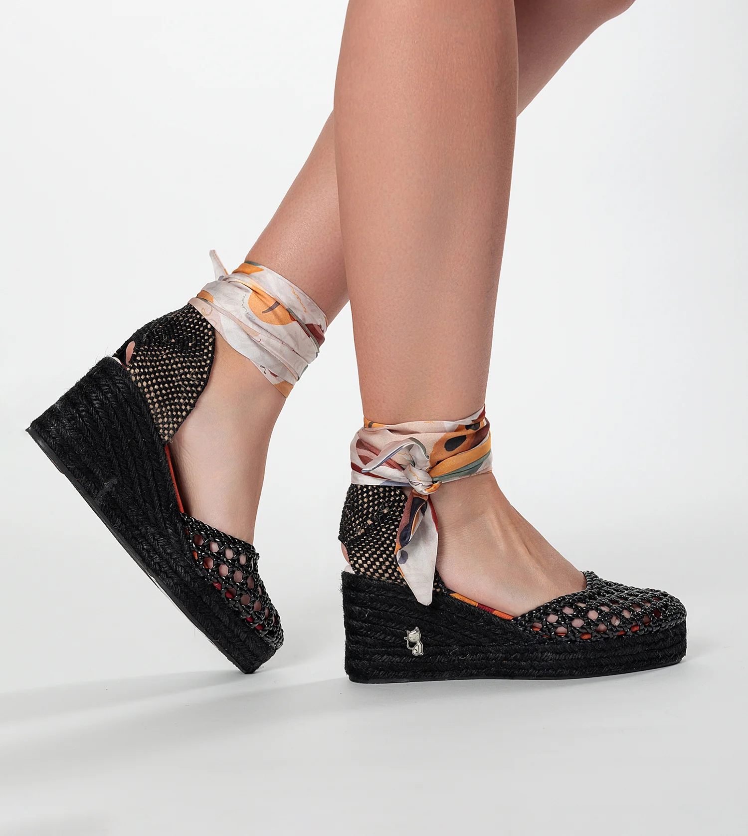 Sandalias de cuña negras Alma - Image 8